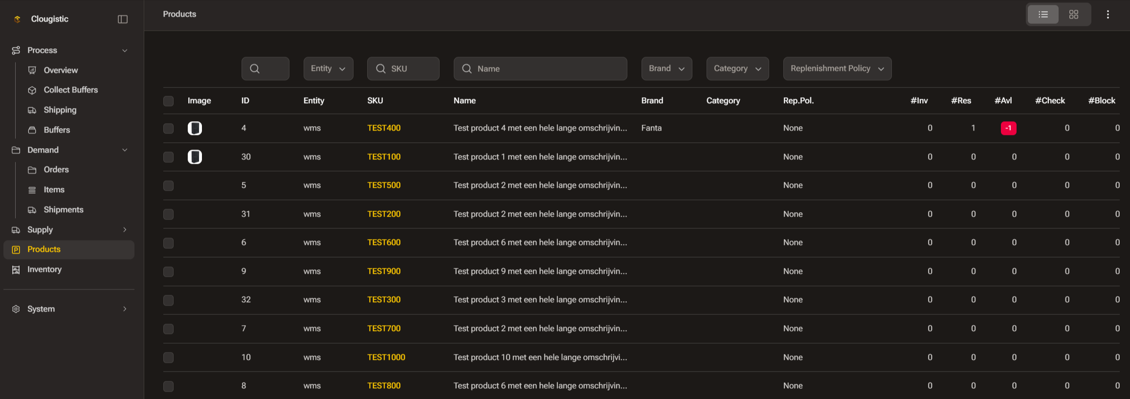 Clougistic-productlijst met voorraadstatussen per artikel en filters voor entiteit, SKU, merk en categorie.